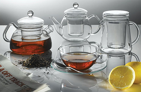 What are the characteristics of glass teapots?